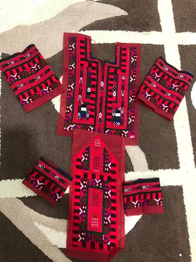 زی استین|لباس|خاش, |دیوار