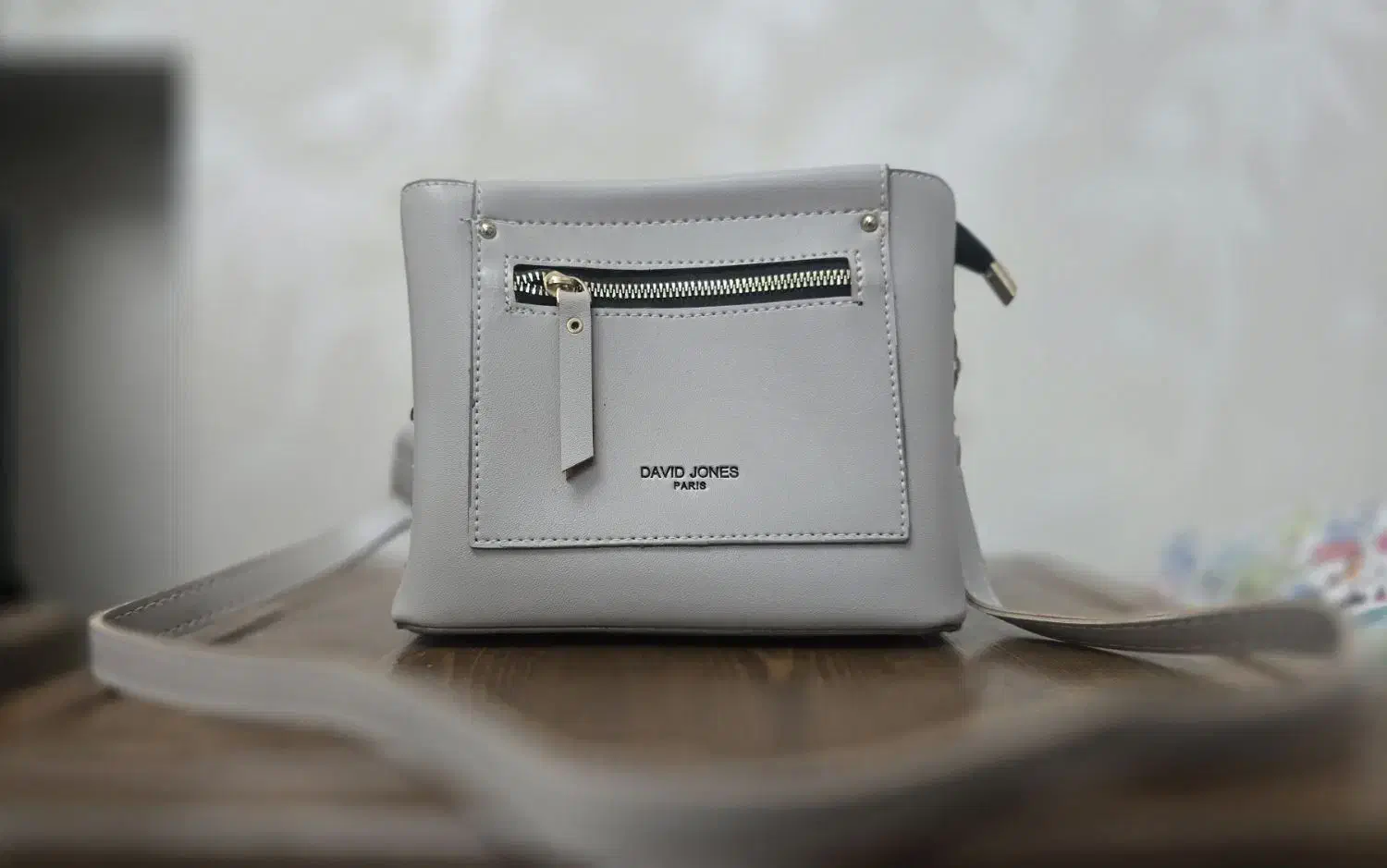 کیف|کیف، کفش، کمربند|رشت, منظریه|دیوار