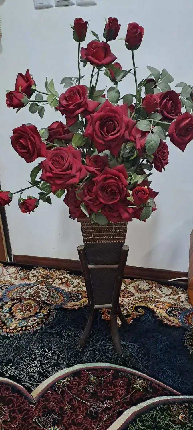 گل زر سرخ و گلدان|گل مصنوعی|اراک, |دیوار