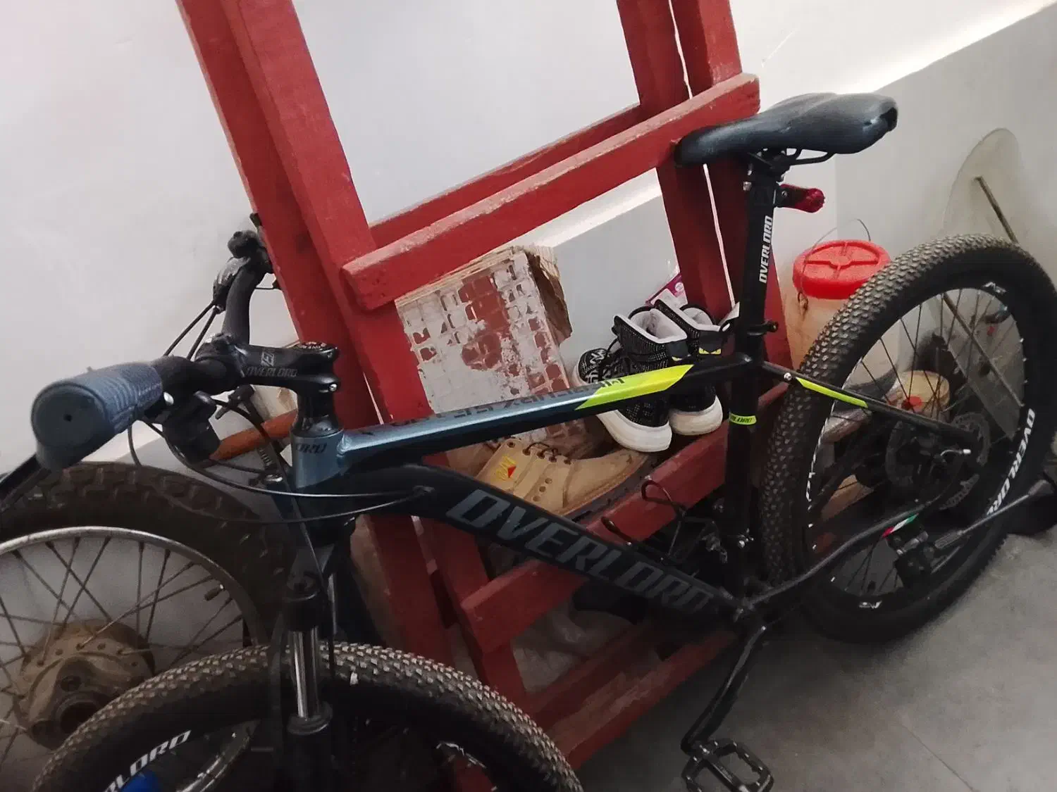 دوچرخه|دوچرخه، اسکیت، اسکوتر|رشت, دخانیات|دیوار