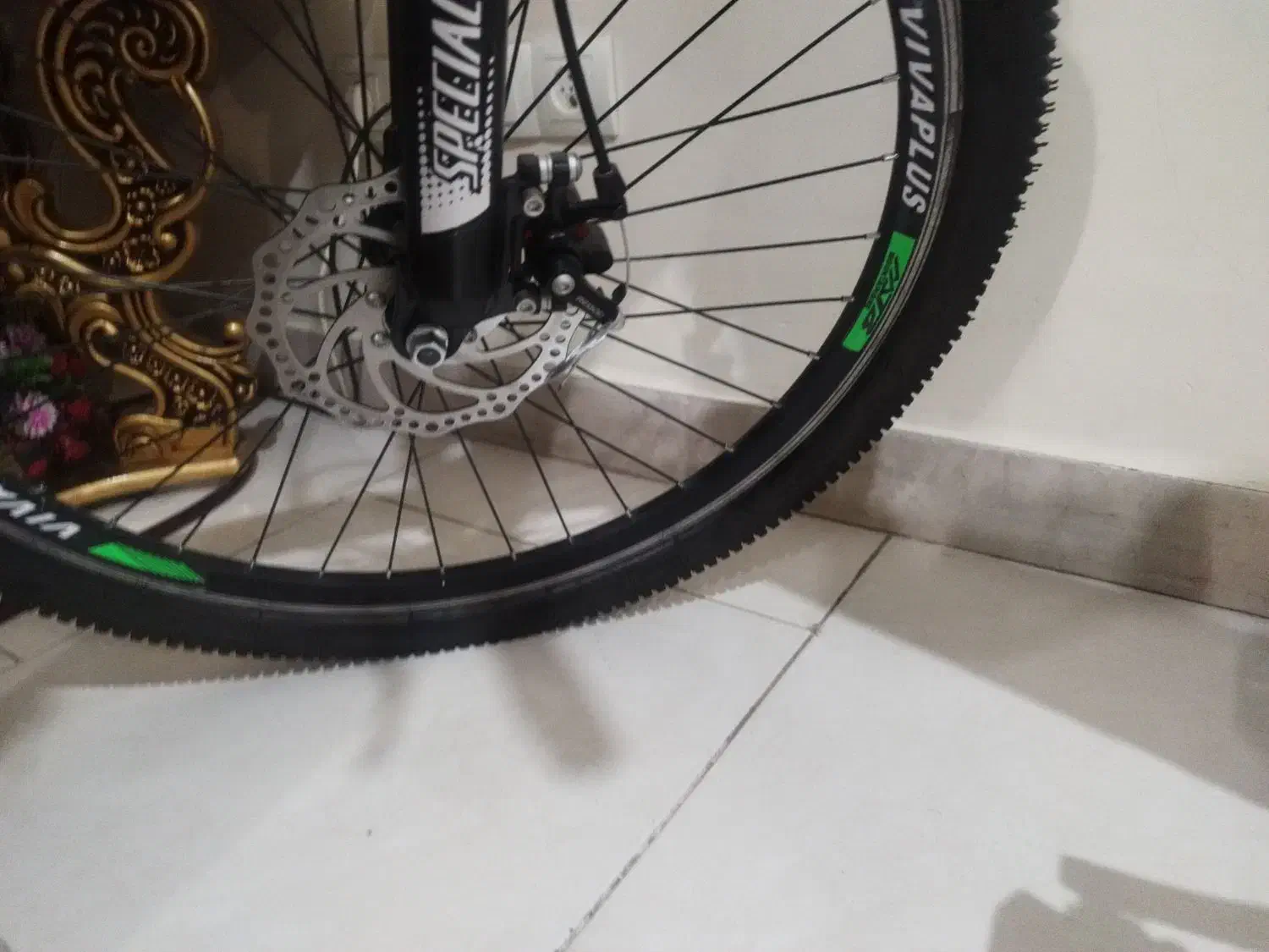 دوچرخه|دوچرخه، اسکیت، اسکوتر|قدس, شهر‌قدس|دیوار