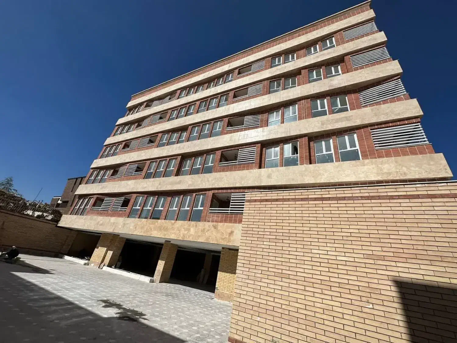 سرایداری مجتمع مسکونی با امکان سکونت|استخدام سرایداری و نظافت|کرمان, |دیوار