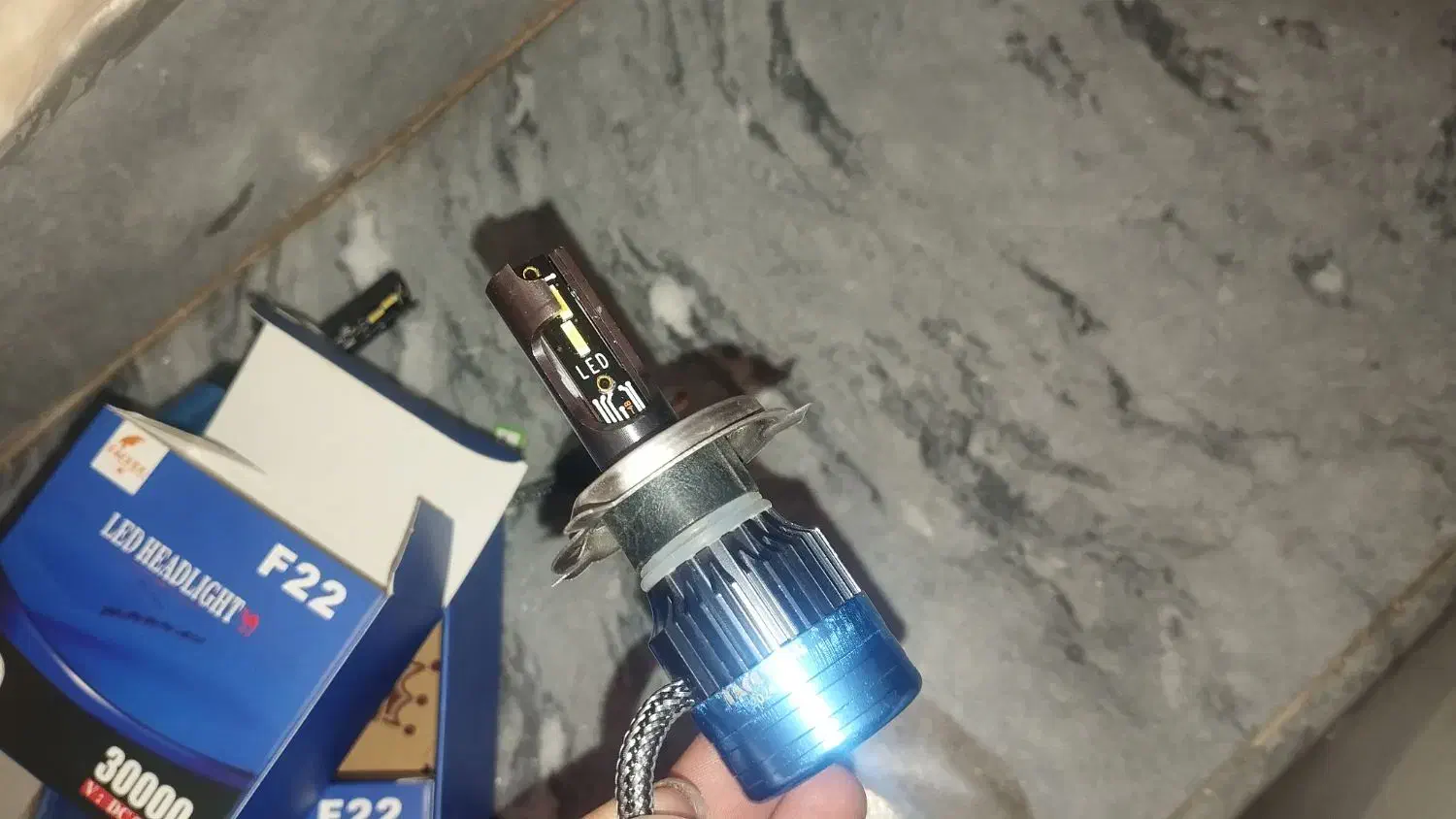 چراغ هدلایت|قطعات یدکی و لوازم جانبی|میانه, |دیوار