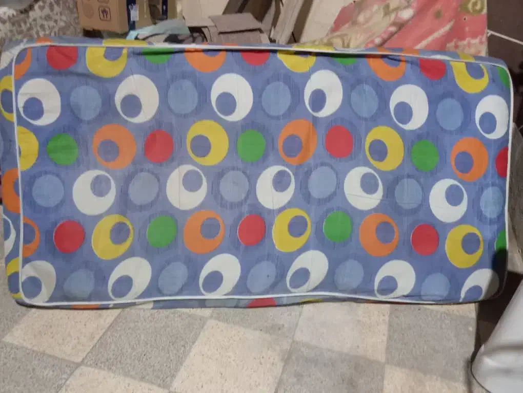 تشک|تشک تختخواب|شیراز, کوشک میدان|دیوار