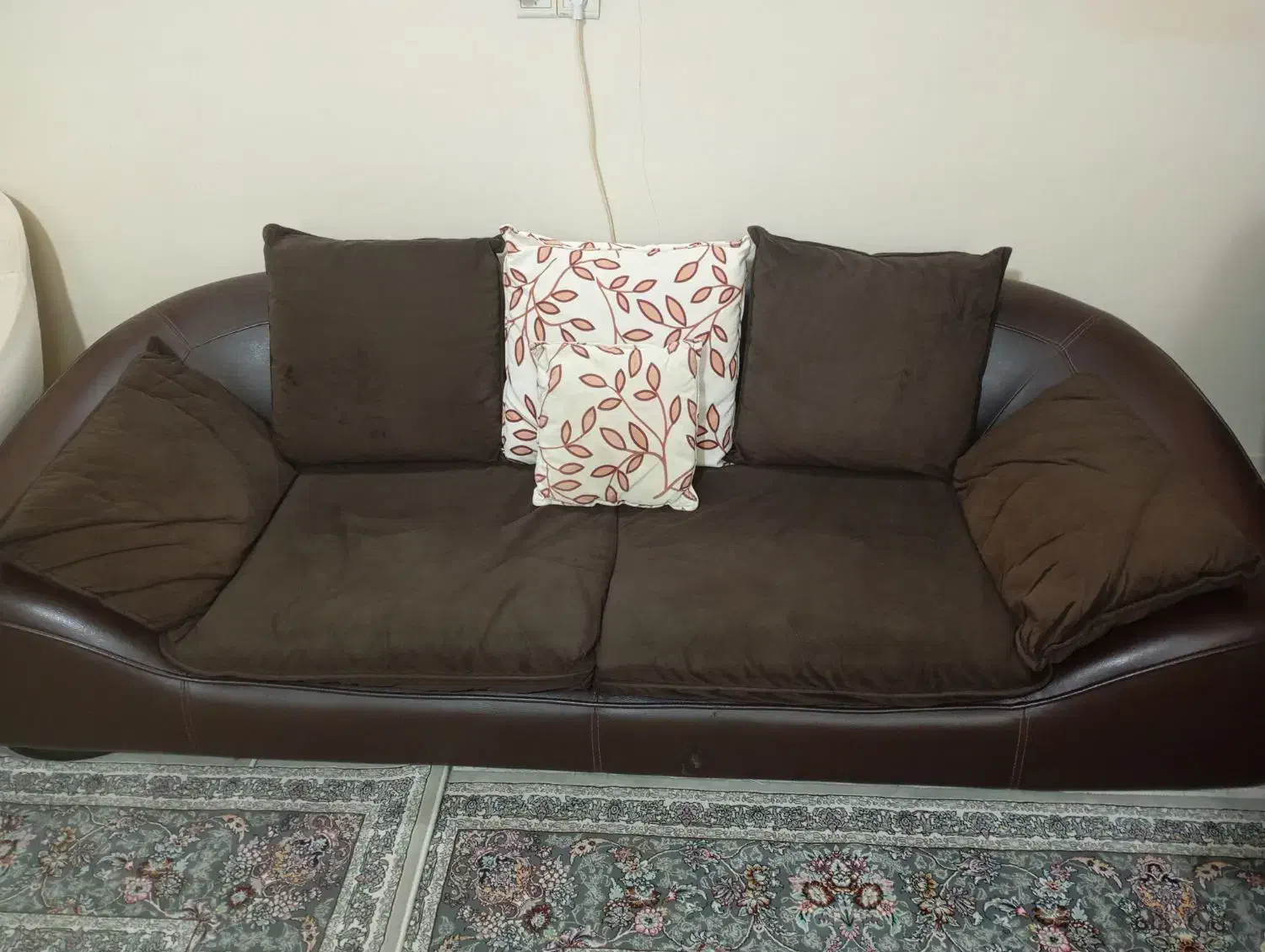 راحتی سه نفره چرم|مبلمان خانگی و میز عسلی|قم, باجک دو|دیوار