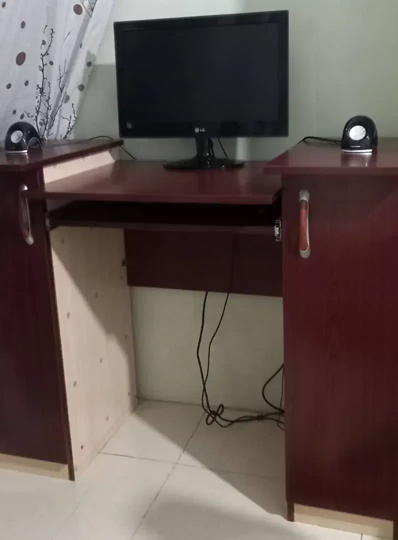 یک عدد کامپیوتر با میز و صندلی|رایانه رومیزی|شیراز, فخرآباد (دروازه کازرون)|دیوار