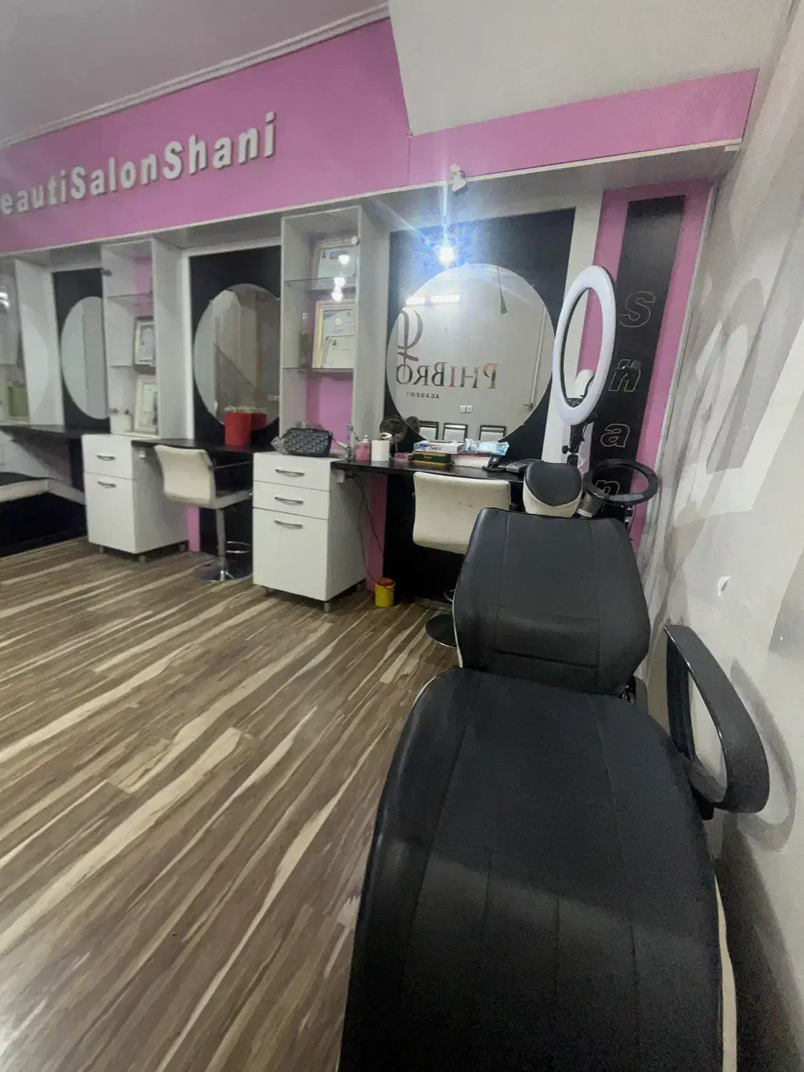 واگزاری سالن زیبایی فول امکانات بر خیابان اصلی|اجارهٔ دفتر کار، اتاق اداری، مطب|قم, هفت تیر|دیوار