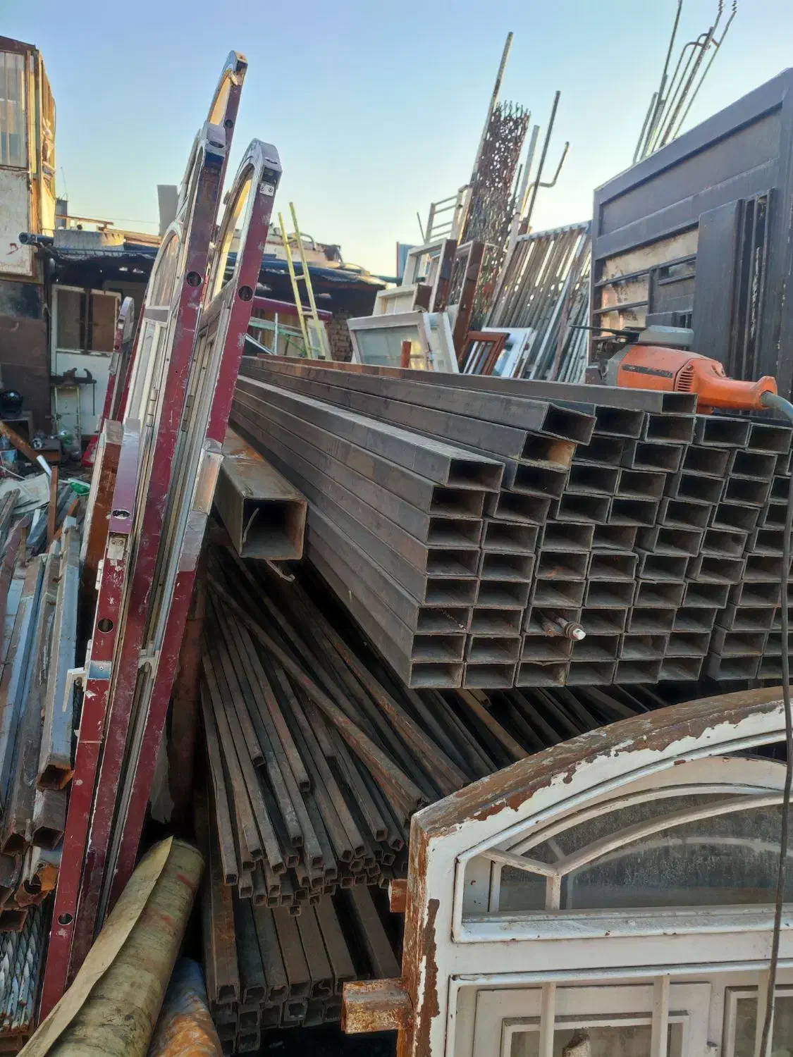 فروش  انواع آهن آلات به قیمت منصفانه|عمده‌فروشی|تبریز, |دیوار