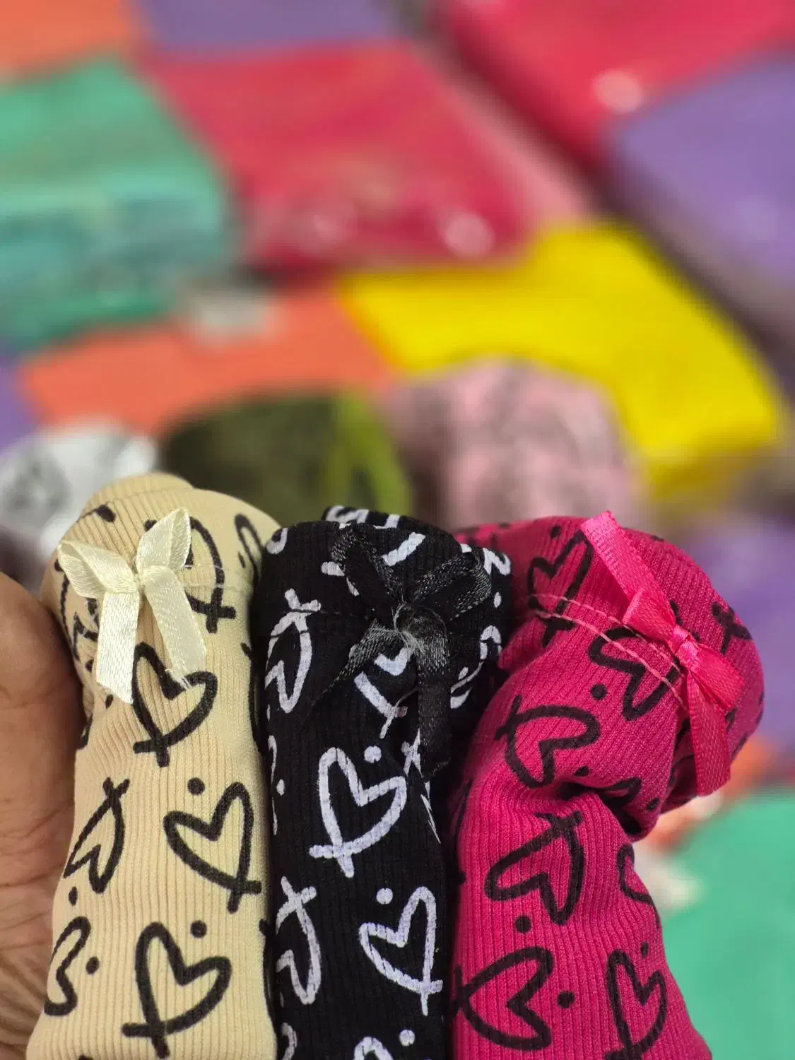 چند همکار خانم جهت کار در تولیدی لباس زیر|استخدام صنعتی، فنی، مهندسی|قزوین, |دیوار