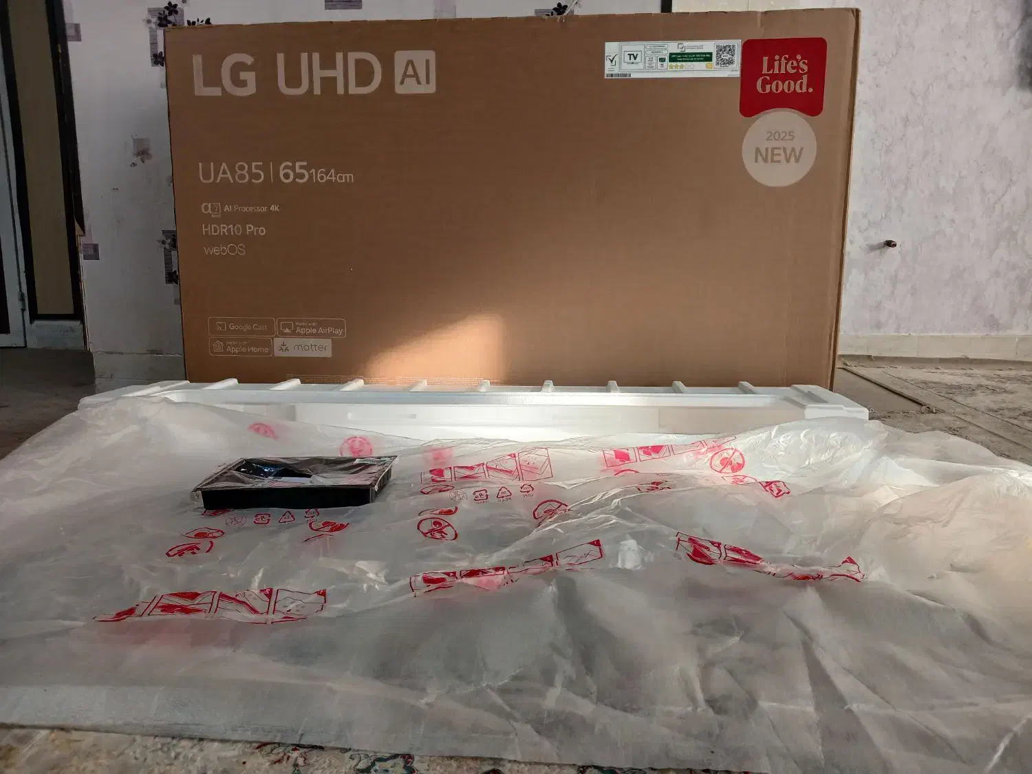 کارتون تلوزیون ۶۵ ال جی نو تازه با کاورهای داخلش|تلویزیون و پروژکتور|شیراز, دشت چنار|دیوار