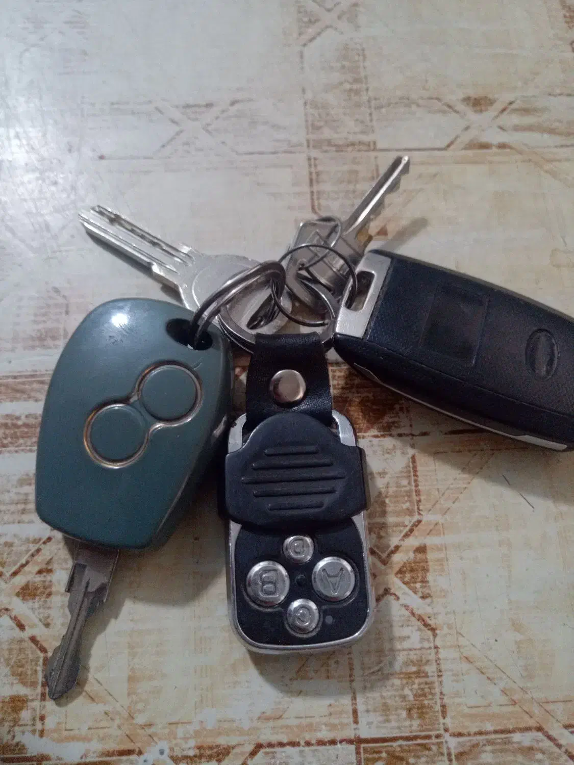 پیدا شده|اشیا|فردیس, فردیس|دیوار