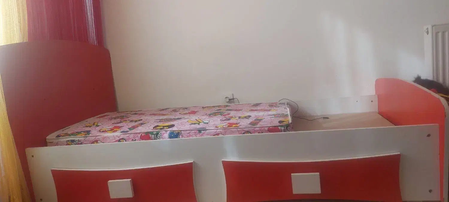 سرویس تخت نوجوان با فرش و پرده اهدایی فقط۱۸۰۰|تخت و سرویس خواب|شهریار, شهرک وائین|دیوار