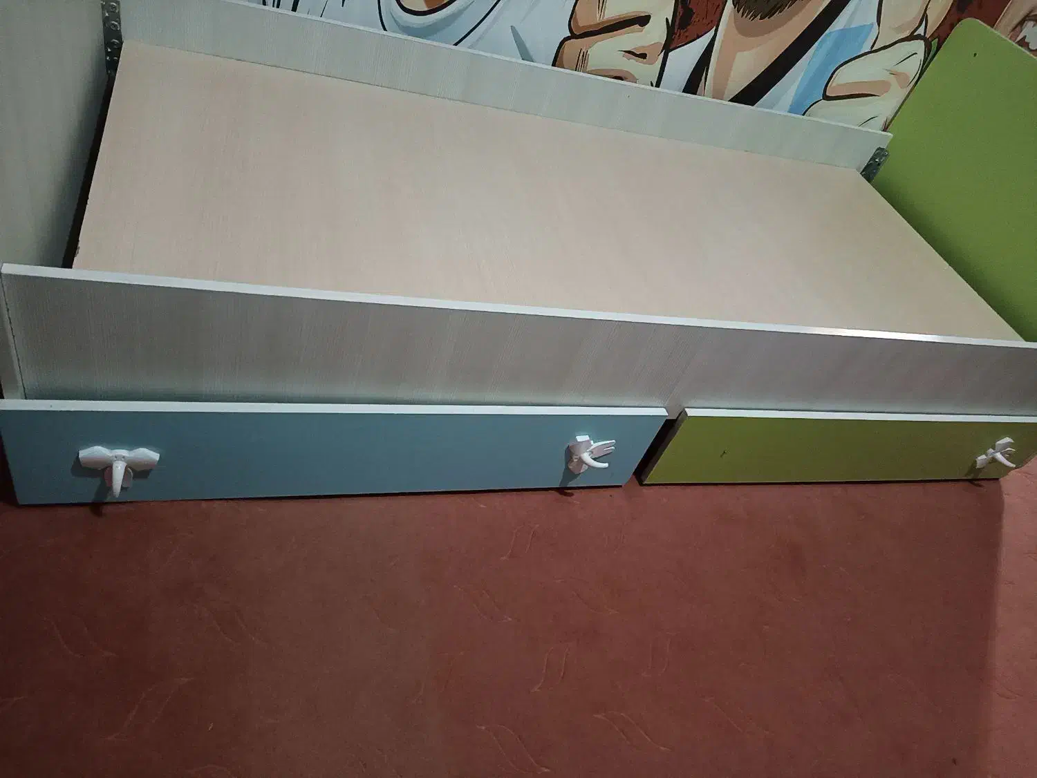 تخت تک‌نفره همراه با کفی و دو کشو و بدون تشک  .|تخت و سرویس خواب|تبریز, |دیوار