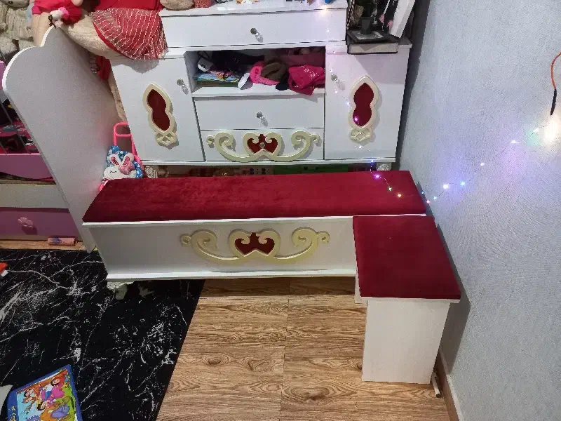 میز ارایش و تخت بزرگ سلطنتی|تخت و سرویس خواب|کوچصفهان, |دیوار