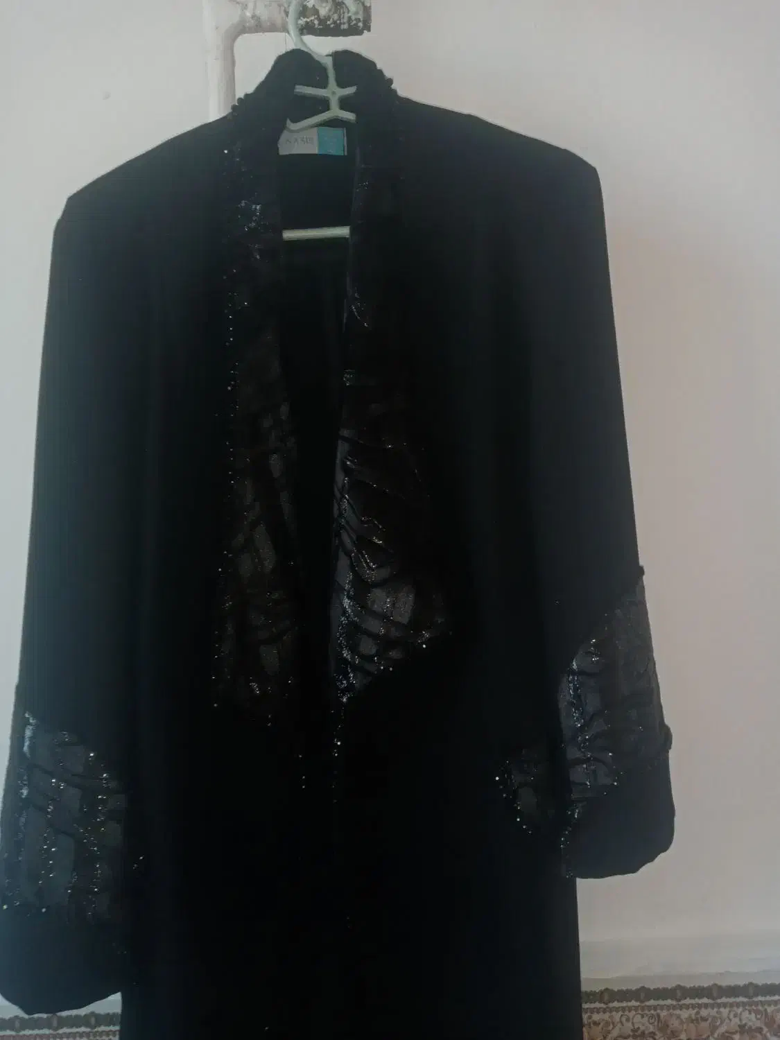 مانتو|لباس|بیستون, |دیوار