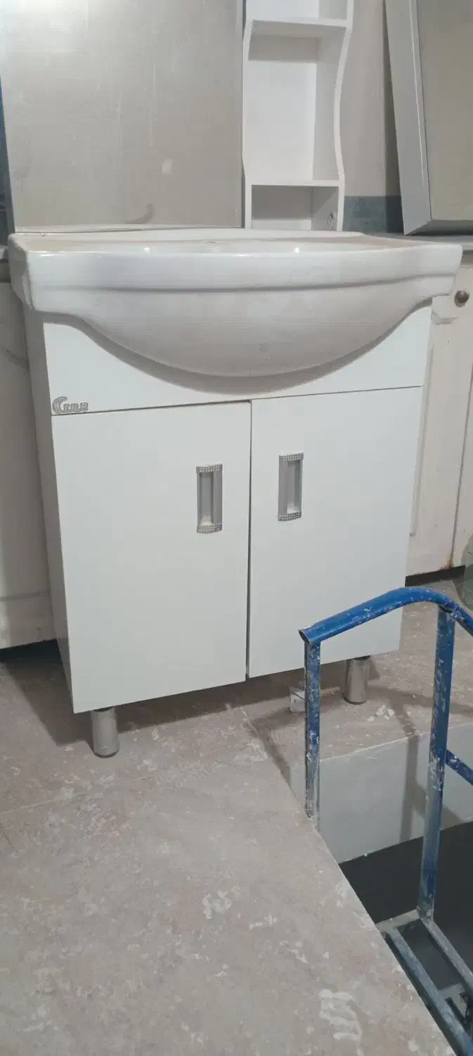 روشویی و اینه در حد نو|لوازم سرویس بهداشتی|کرج, حسین‌آباد|دیوار