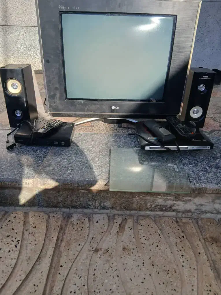 تلوزیون و فرش|تلویزیون و پروژکتور|کیار, |دیوار