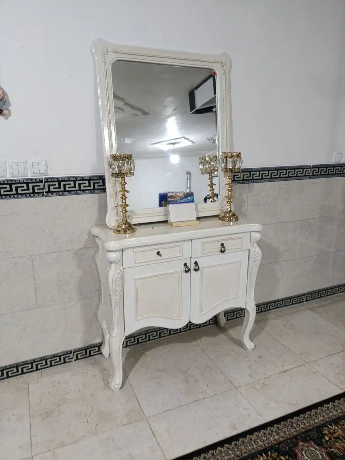 کنسول عسلی|بوفه، ویترین، کنسول|مهاجران, |دیوار