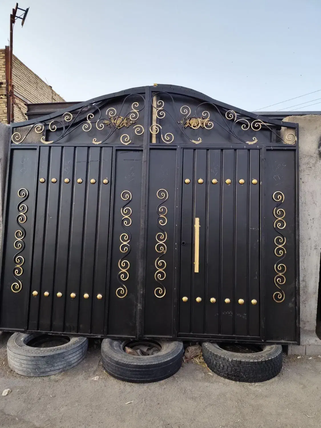 درب فروشی ۳/۲۰ جنس خوب|مصالح و تجهیزات ساختمان|بم, |دیوار