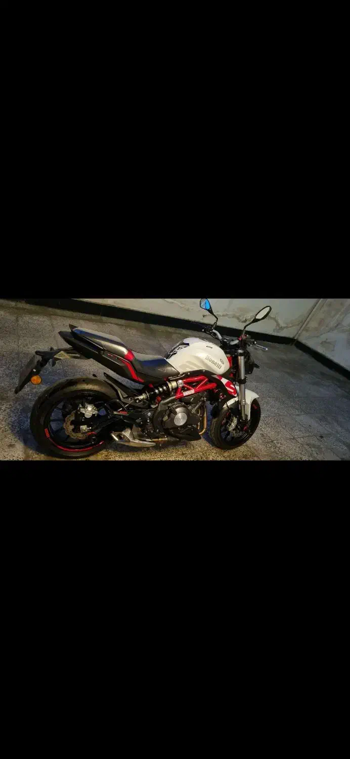 بنلی ۳۰۰ مدل ۴۰۱ در حد خشک|موتورسیکلت|گرگان, |دیوار