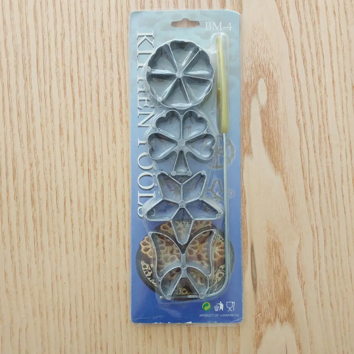 قالب شیرینی پزی (نون پنجره ای)|ظروف پخت‌وپز|فامنین, |دیوار