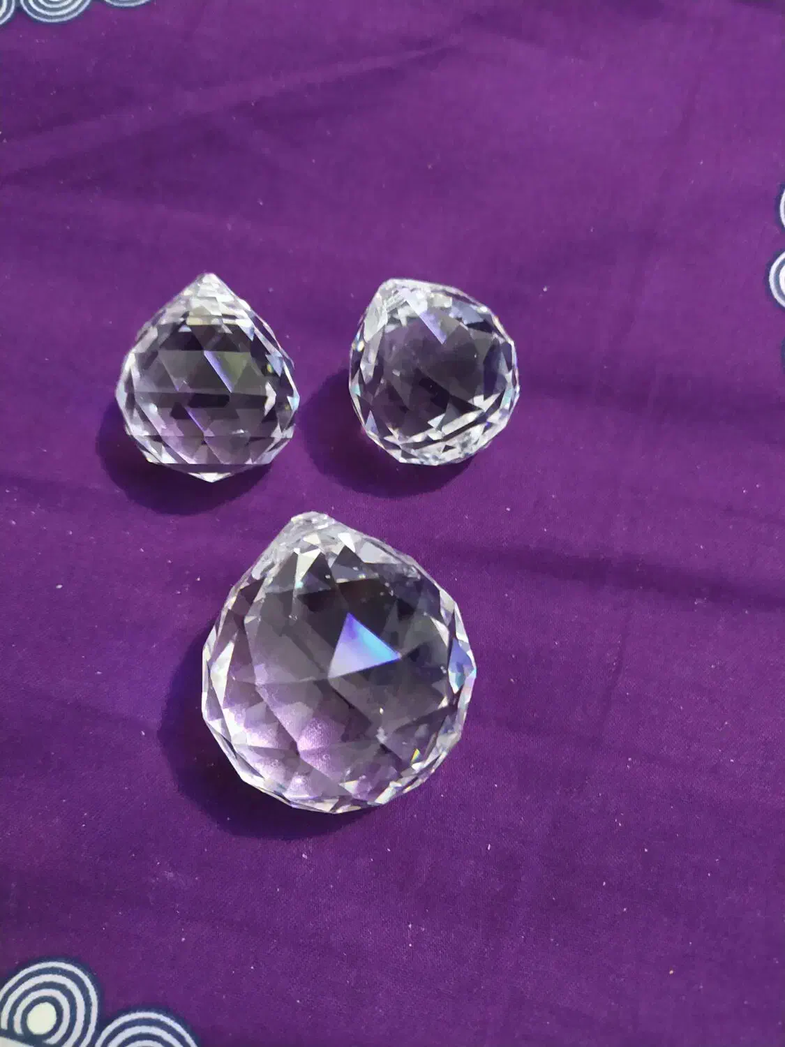 تعدادی گوی اویز کرستاری اتریشی و چنی|لوستر و چراغ آویز|تهران, ابوذر|دیوار