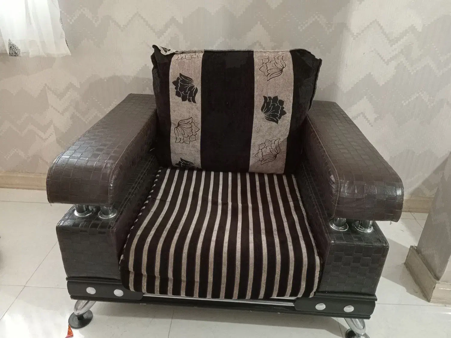 مبل محکم|مبلمان خانگی و میز عسلی|کرج, خرمدشت|دیوار