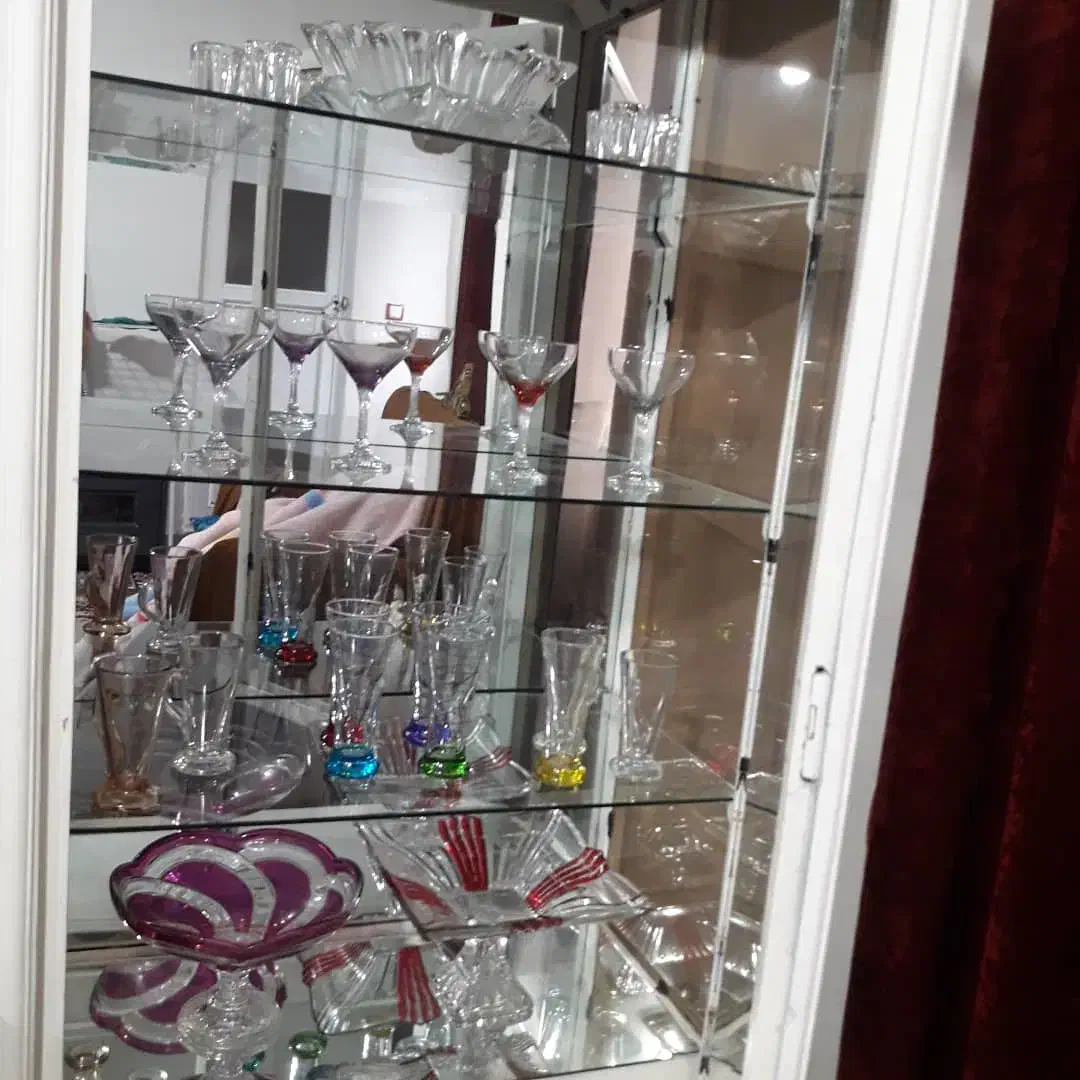 ویترین به همراه وسایلش|بوفه، ویترین، کنسول|رشت, سلیمانداراب|دیوار