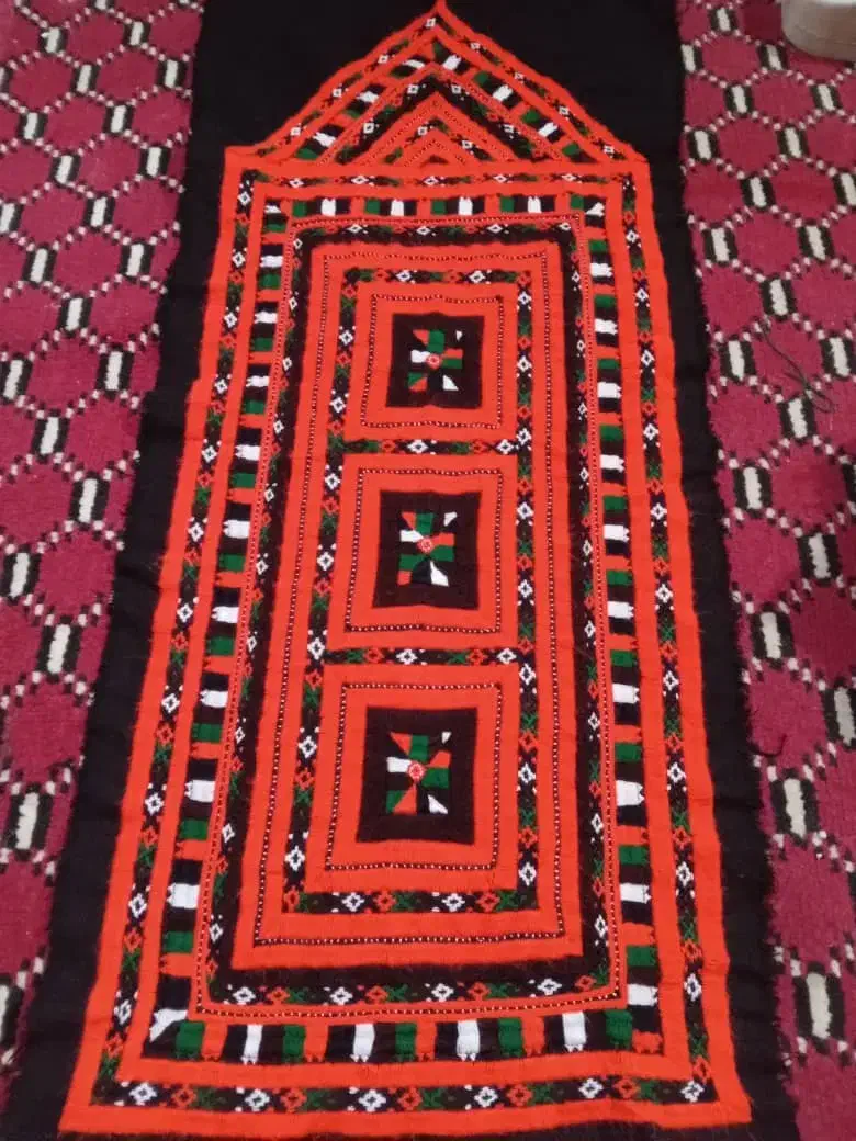 بدن فروشی|لباس|سراوان, |دیوار