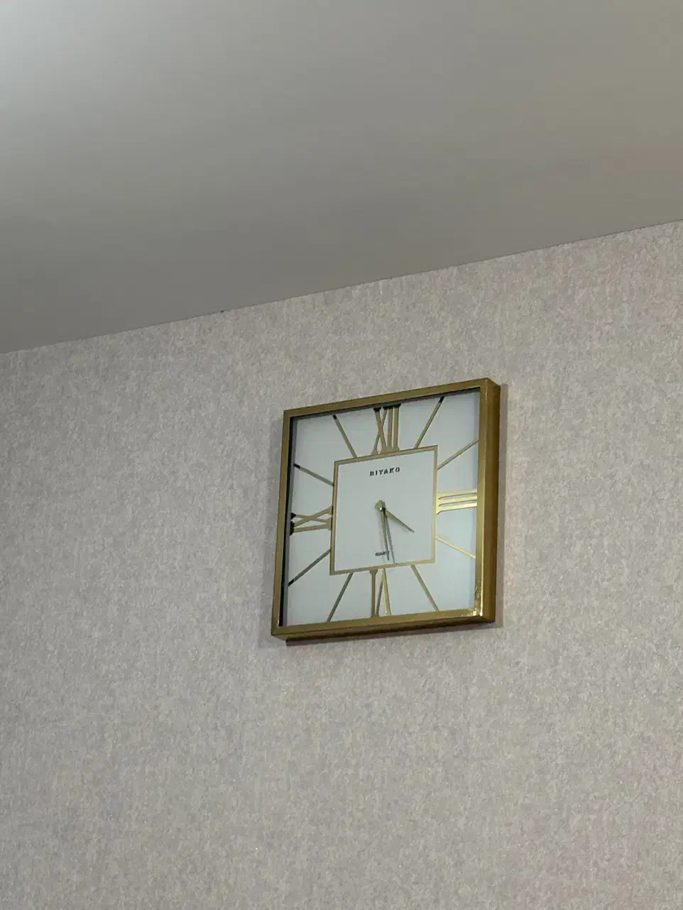 ساعت دیواری|ساعت دیواری و تزئینی|صدرا-فارس, فاز ۱|دیوار