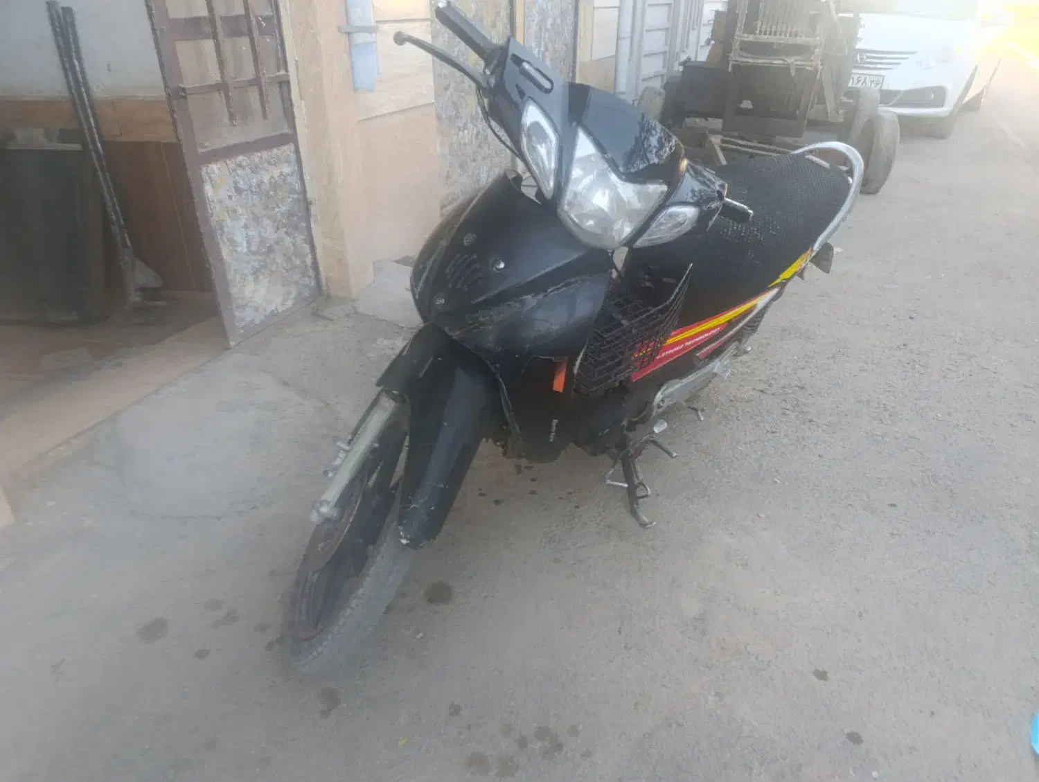 موتور لاکی|موتورسیکلت|تربت‌حیدریه, منظر|دیوار