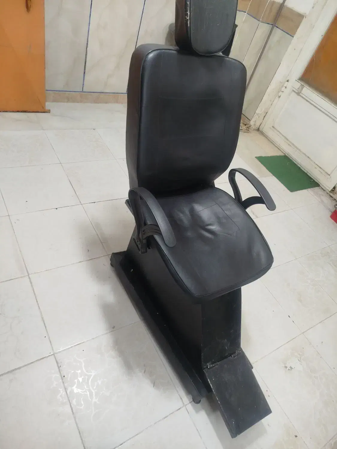 صندلی آرایشگاه|آرایشگاه و سالن‌های زیبایی|نگین شهر, |دیوار