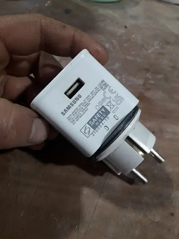 کلگی شارژر اصلی مال a23 هست همه گوشی ها مخوره|لوازم جانبی موبایل و تبلت|قم, علی آباد سعدگان|دیوار