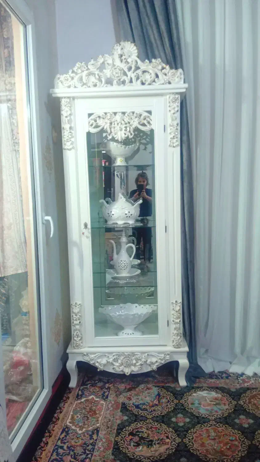 بوفه سفید بالوازمش ۲تومان|بوفه، ویترین، کنسول|محمدیه-قزوین, |دیوار