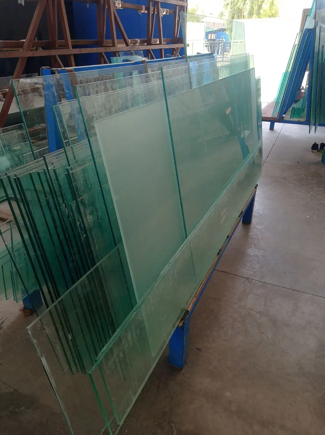 نصب شیشه و سکوریت و پارتیشن بندی|خدمات پیشه و مهارت|قشم, |دیوار