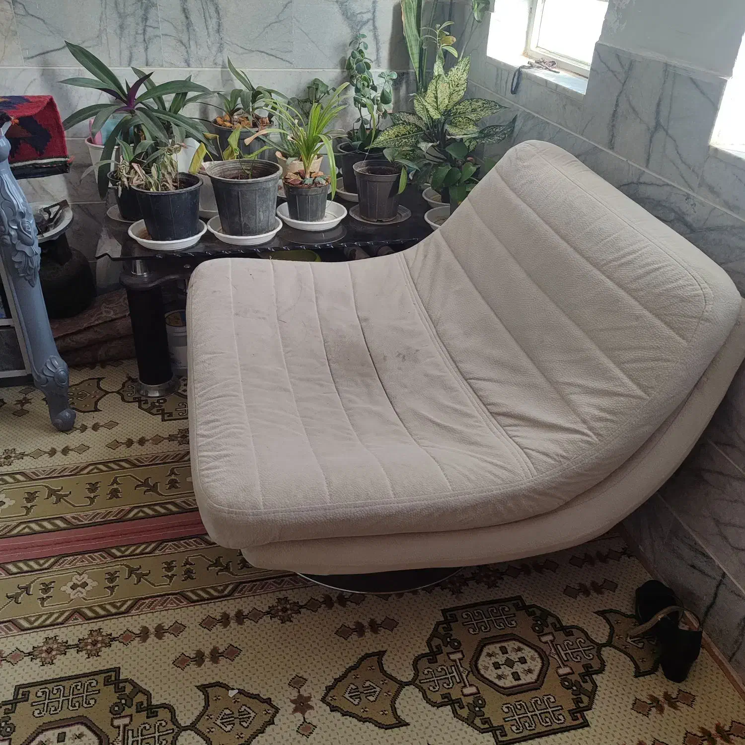 مبل تک‌نفره ی چرخنده و جلو مبلی ام دی آف|مبلمان خانگی و میز عسلی|یزد, |دیوار