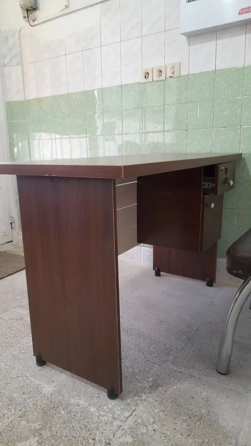 میز اداری ۱۲۰*۶۰ کاملا نو|دفتر کار|تربت‌حیدریه, قائم|دیوار