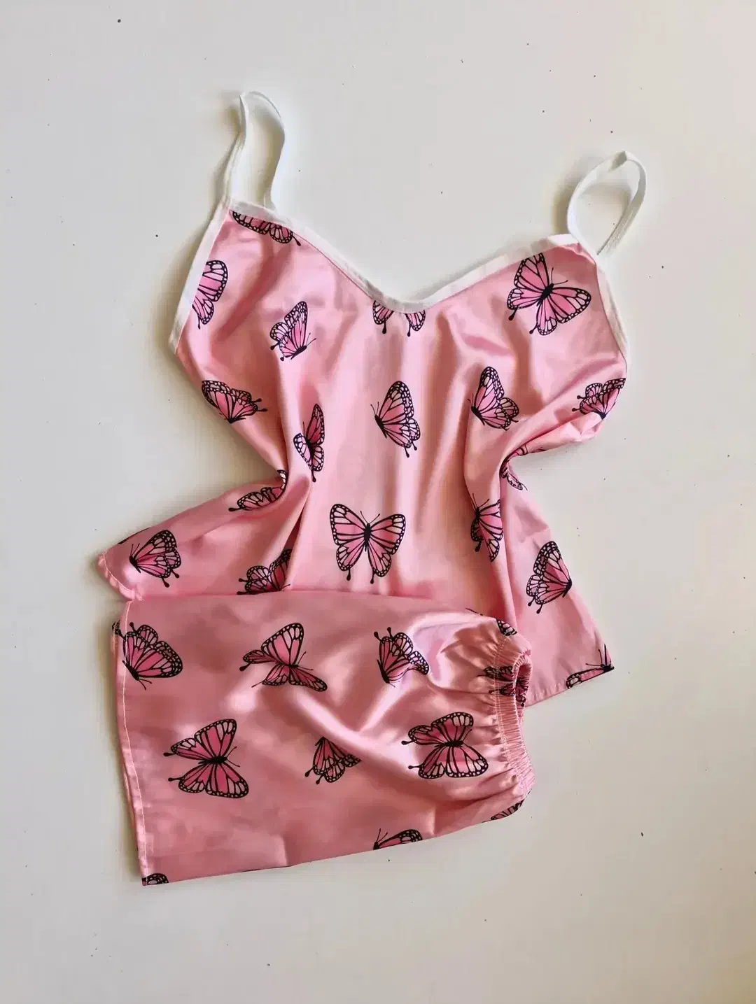 سه تیکه ساتن|لباس|شیراز, هفت تنان|دیوار