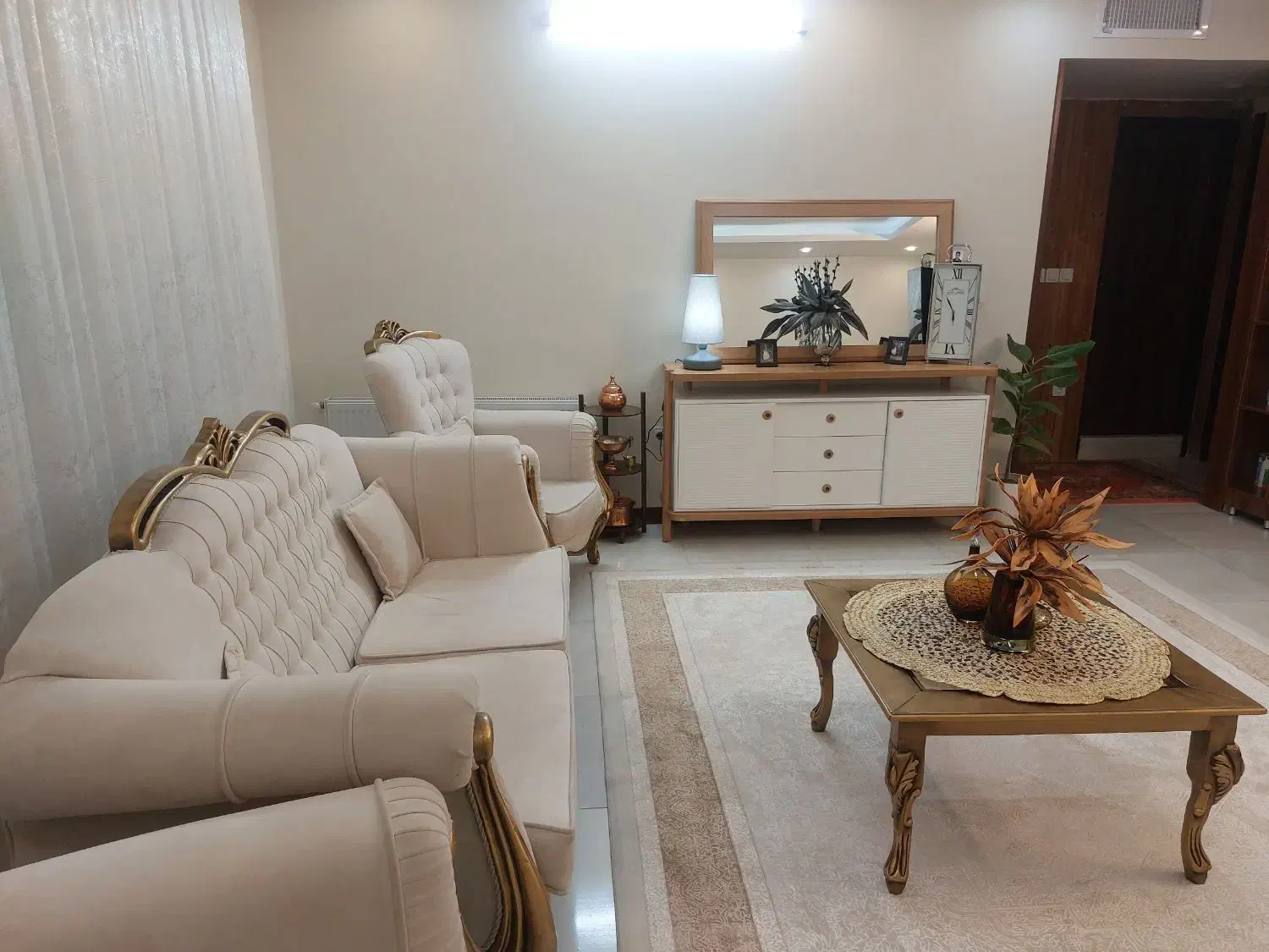 ۲ دست مبل در حد نو|مبلمان خانگی و میز عسلی|شاهین‌شهر, شهرک گلدیس|دیوار