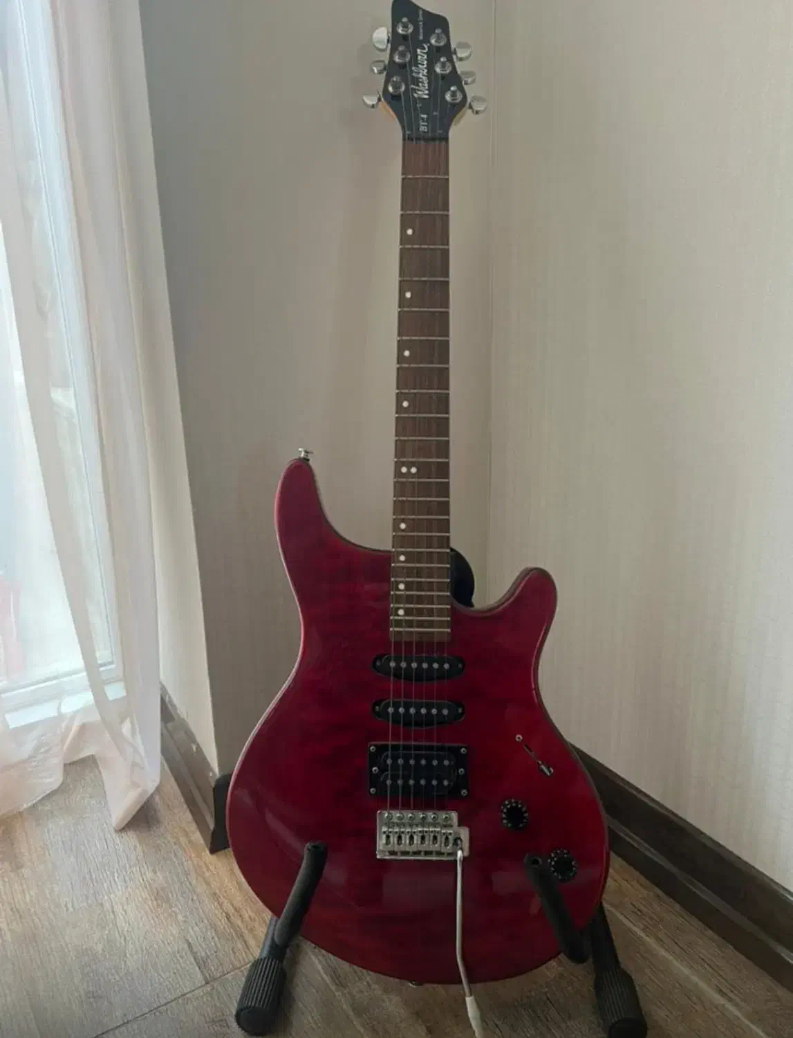 گیتار الکتریک آلمانی Washburn|گیتار، بیس، امپلیفایر|رشت, کاکتوس|دیوار