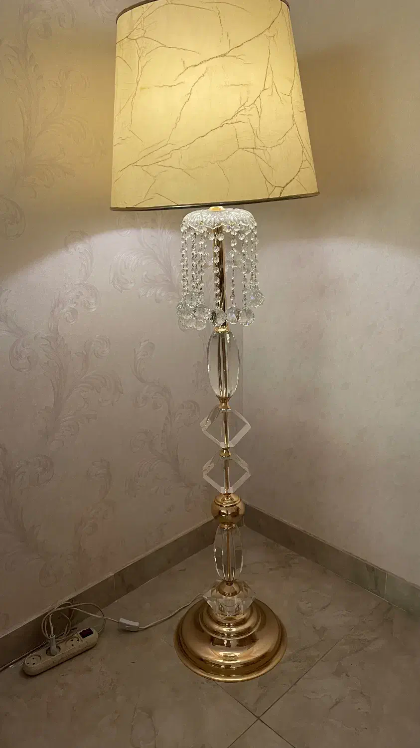 اباژور ایستاده|چراغ خواب و آباژور|تهران, شهرک آپادانا|دیوار