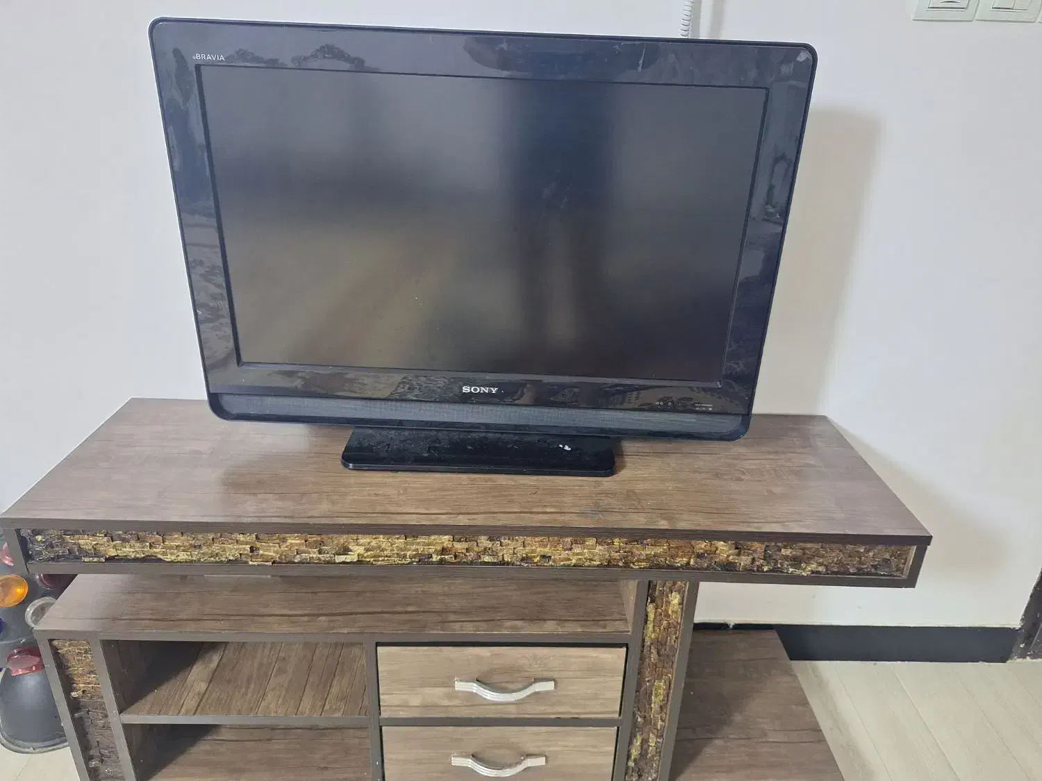 تلویزیون ال سی دی۳۲ اینچ سونی و زیر تلویزیونی|تلویزیون و پروژکتور|قروه, |دیوار