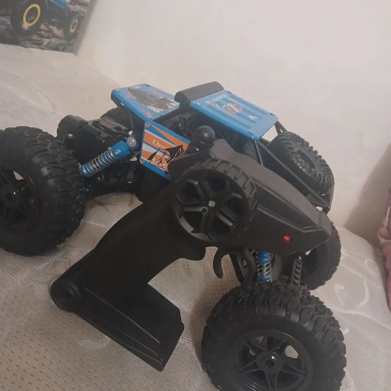 ماشین کنترلی افرود خیلی خفن.|اسباببازی|رشت, سعدی (تختی)|دیوار