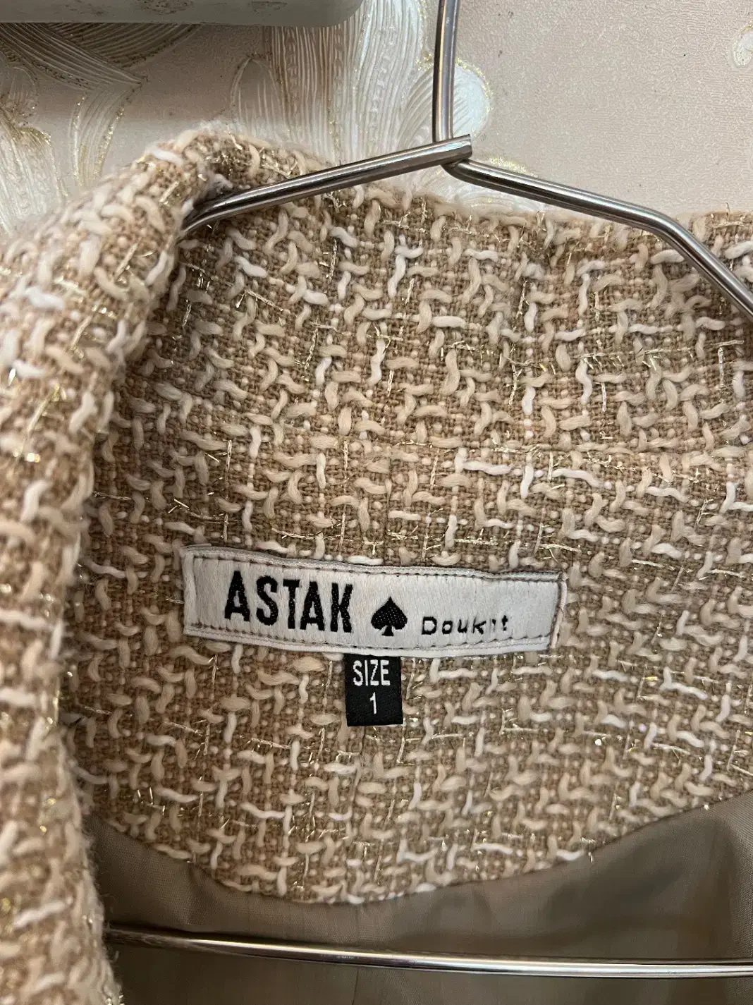 پالتو شنل در حد نو سایز ۴۲ وبارونی و کت بوفالو|لباس|تهران, امیریه|دیوار