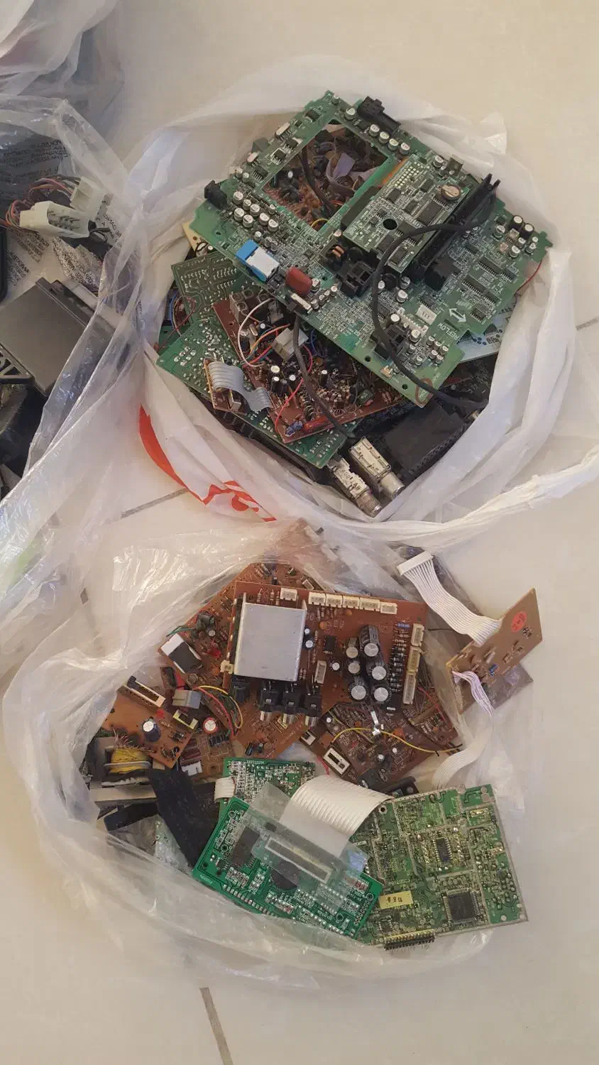 فروش چندکیلو برد یا بورد لوازم الکترونیکی|لوازم جانبی موبایل و تبلت|شیراز, شهرک گلستان شمالی|دیوار