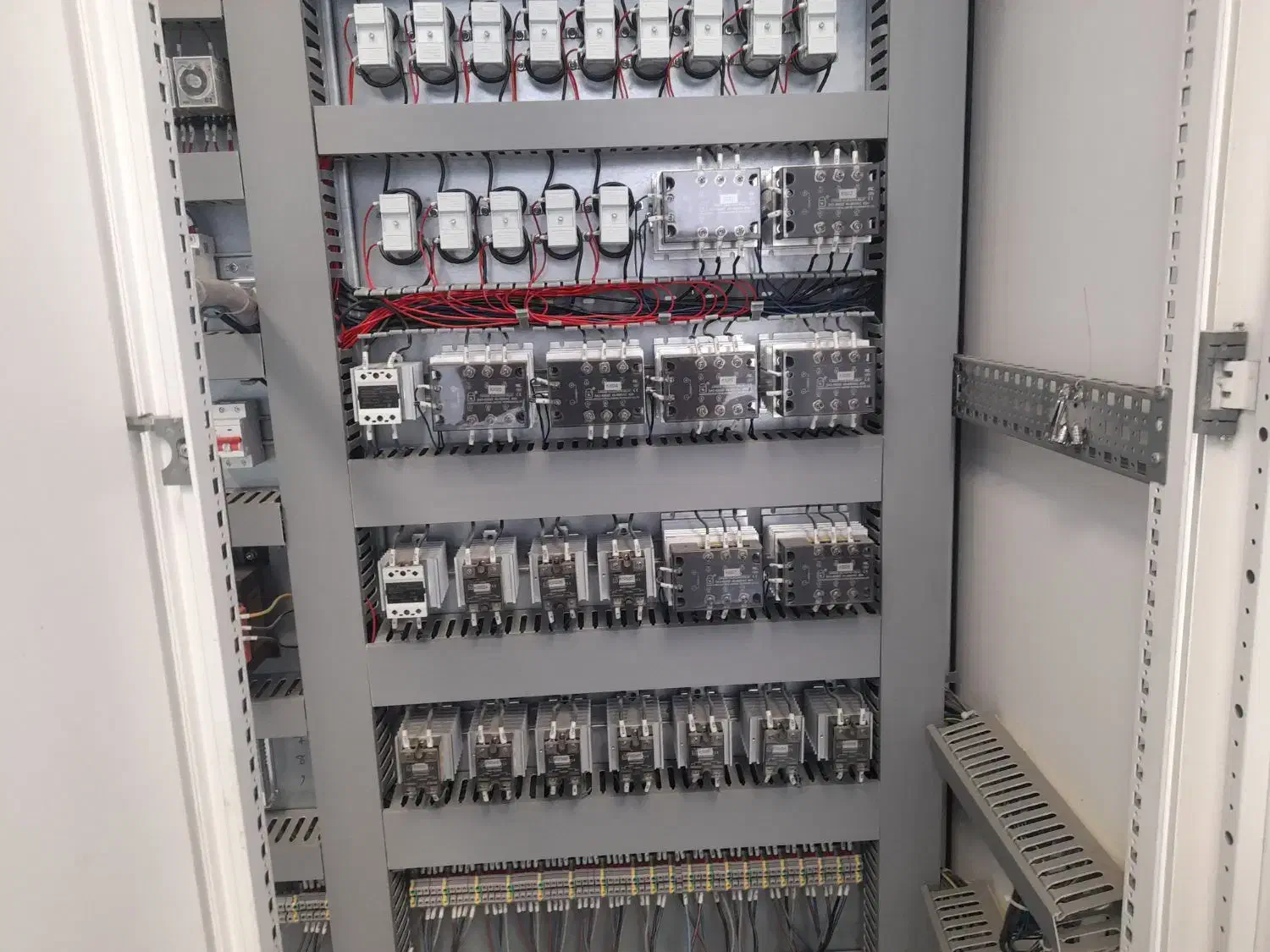 مونتاژ انواع تابلو برق های صنعتی و مسکونی|خدمات پیشه و مهارت|کرج, کمالشهر|دیوار