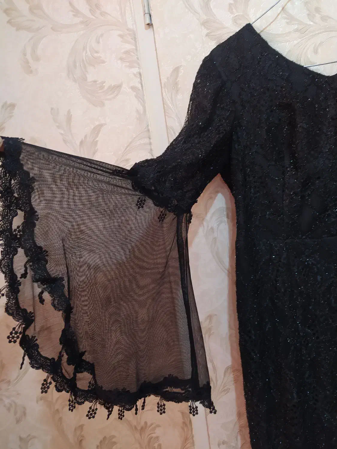 پیراهن مجلسی|لباس|ری, دیلمان|دیوار