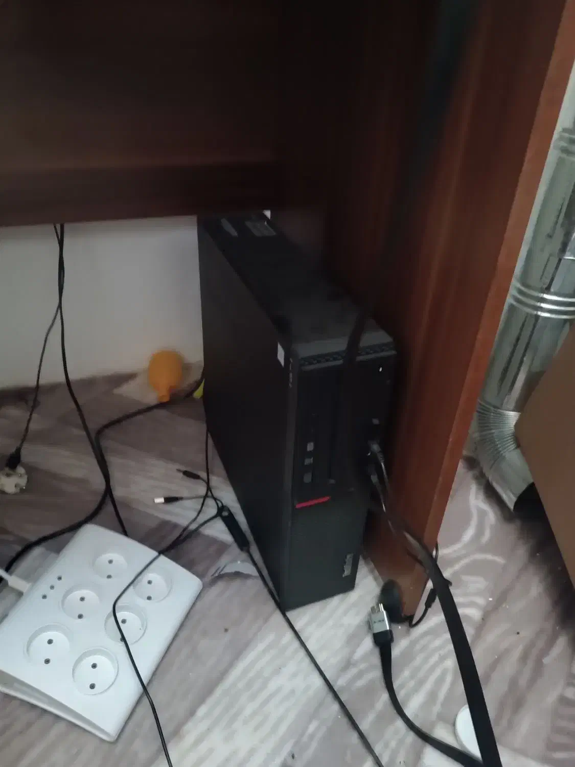 مانیتور .کیس و میز کامپیوتر|رایانه رومیزی|قم, پامنار|دیوار