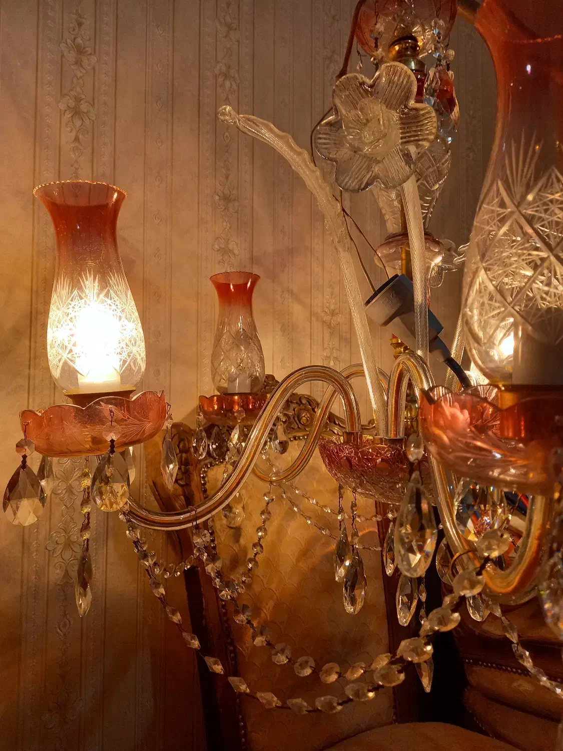 لوستر کریستالی الماسی صورتی|لوستر و چراغ آویز|سمنان, |دیوار