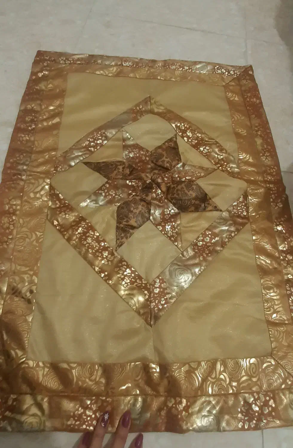 رو تختی دو نفره به همراه رو بالشی و کوسن|سرویس روتختی|صومعهسرا, |دیوار